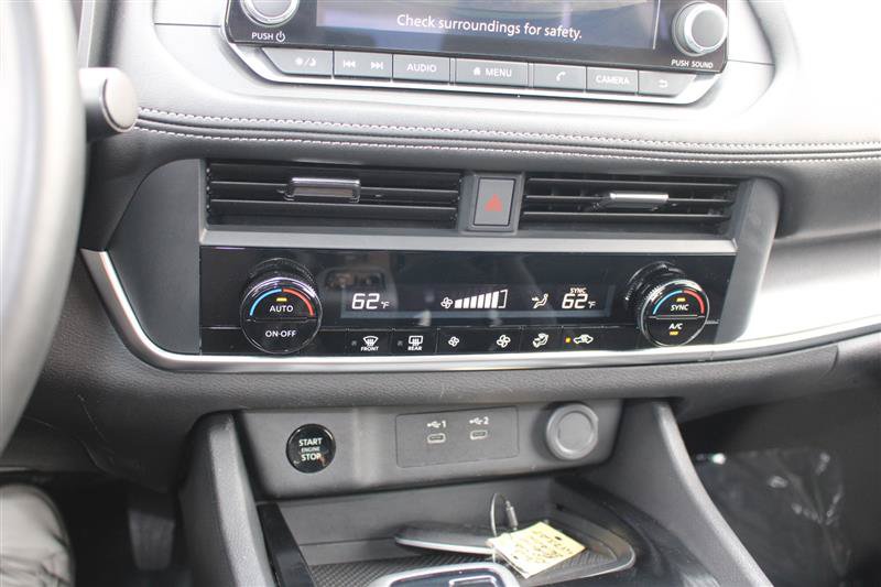 Used 2025 Nissan Rogue SV AWD/4WD image 17