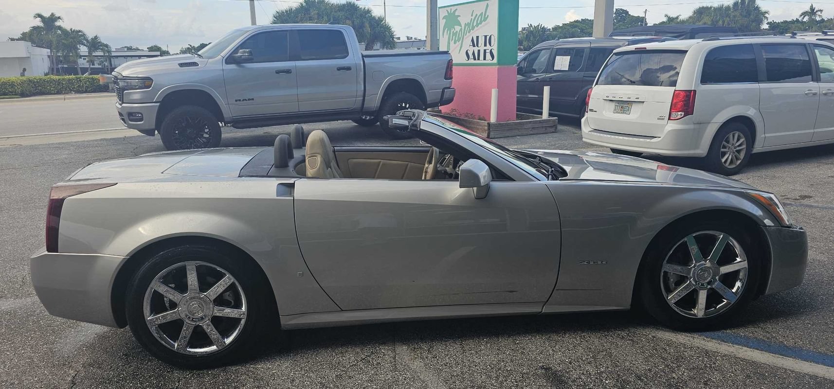 Used 2008 Cadillac XLR RWD image 25