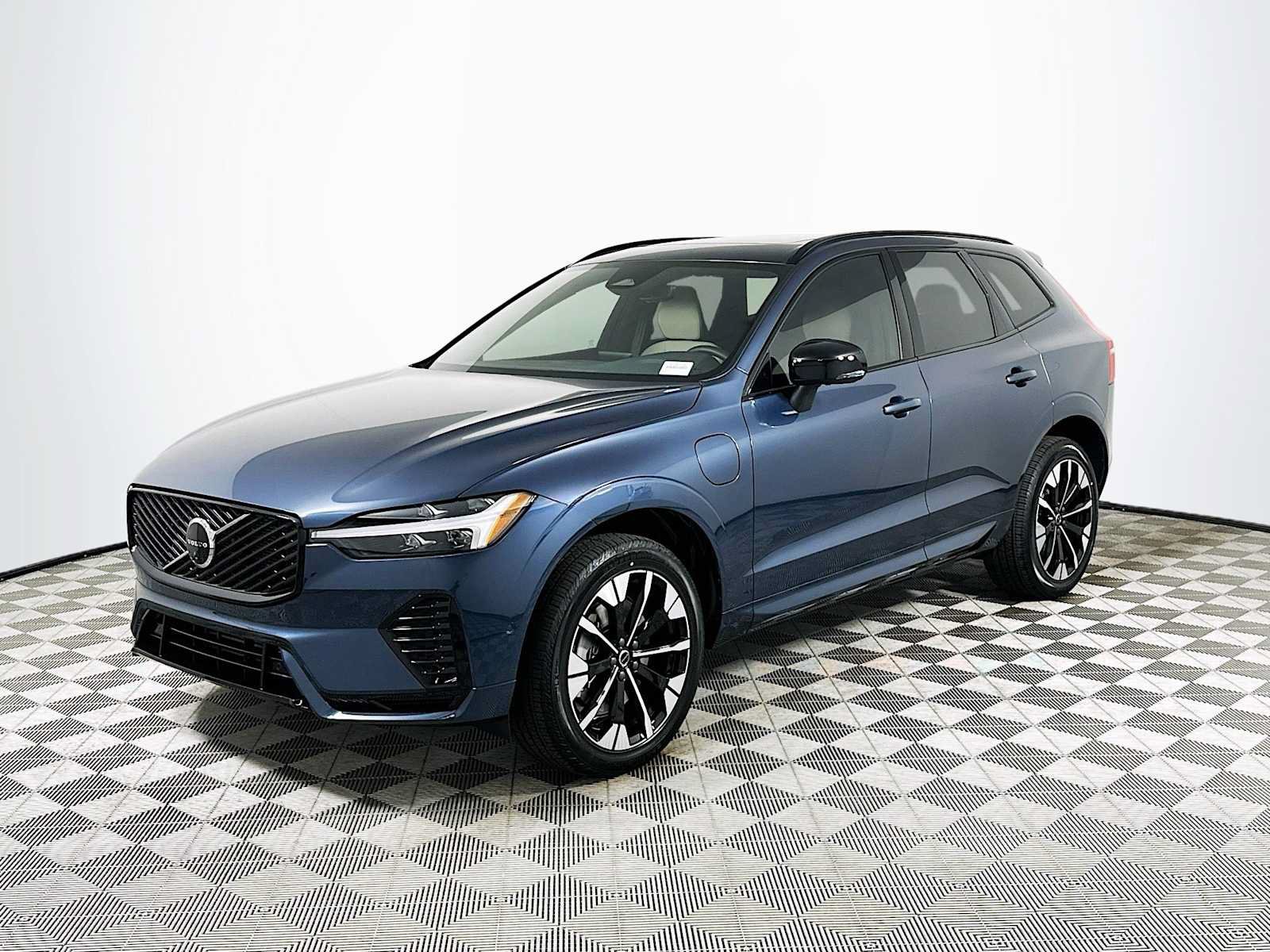 New 2026 Volvo XC60 T8 Plus w/ Protection Package AWD/4WD image 3