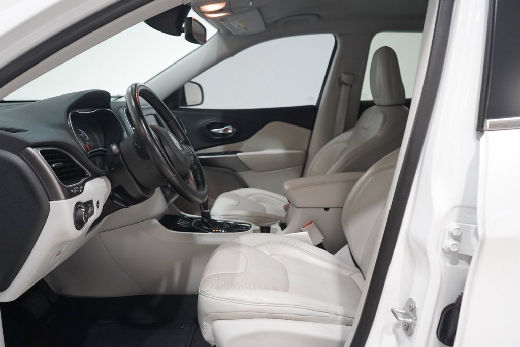Used 2020 Jeep Cherokee Latitude Lux w/ Comfort/Convenience Group FWD image 13