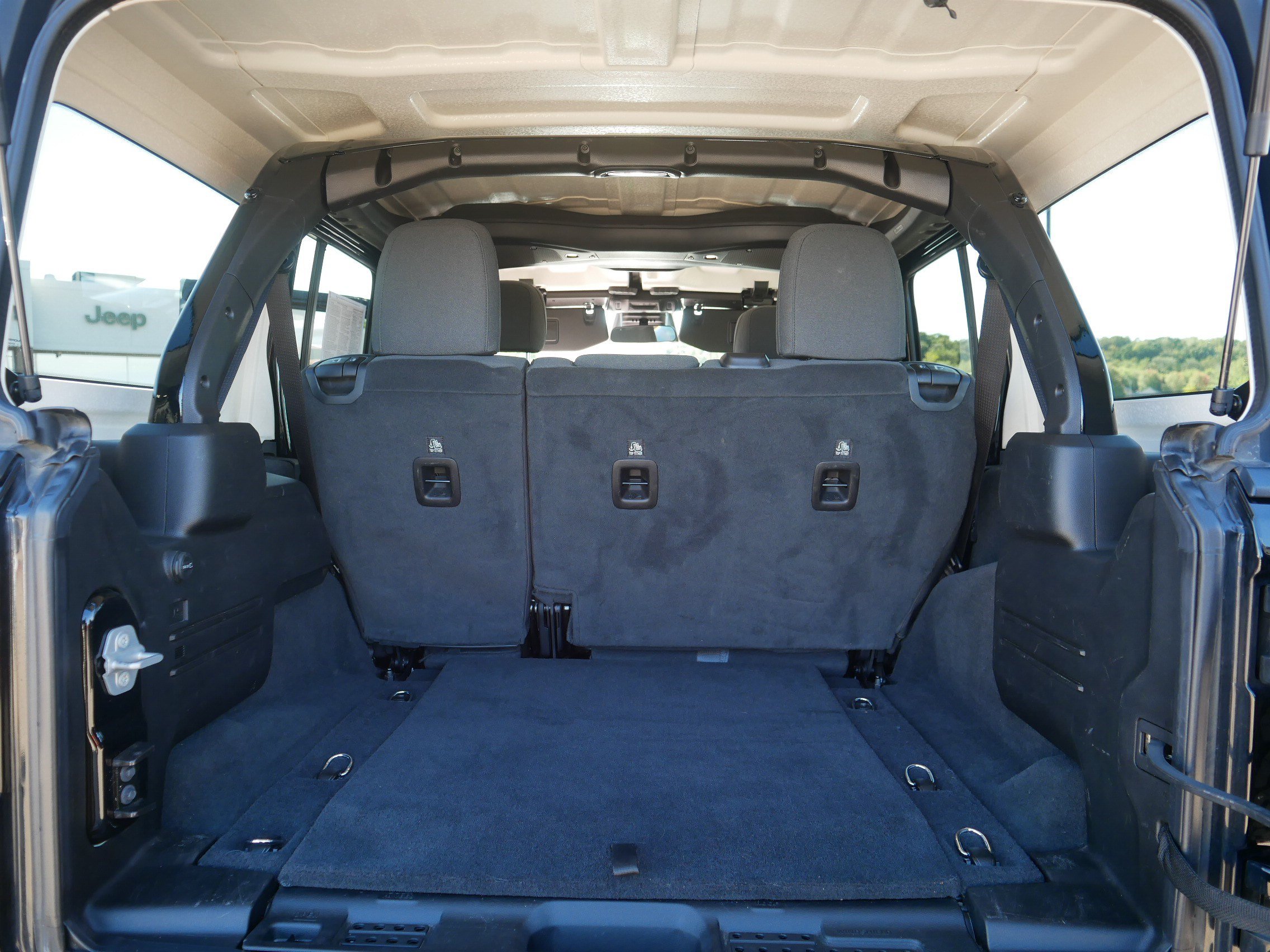 Used 2026 Jeep Wrangler Unlimited Rubicon AWD/4WD image 18