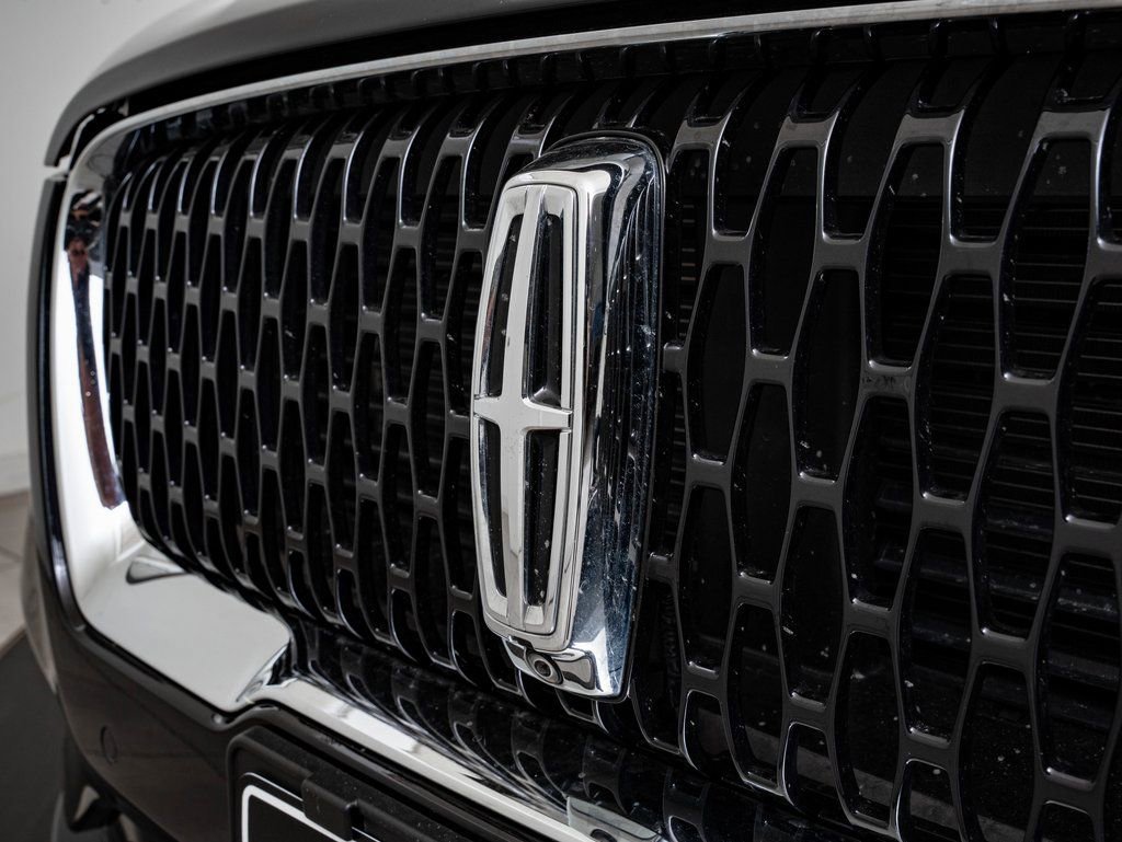 Used 2022 Lincoln Corsair Reserve w/ Equipment Group 201A AWD/4WD image 3