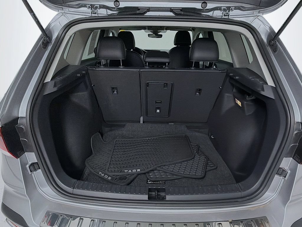Used 2023 Volkswagen Taos SE w/ Panoramic Sunroof Package FWD image 26