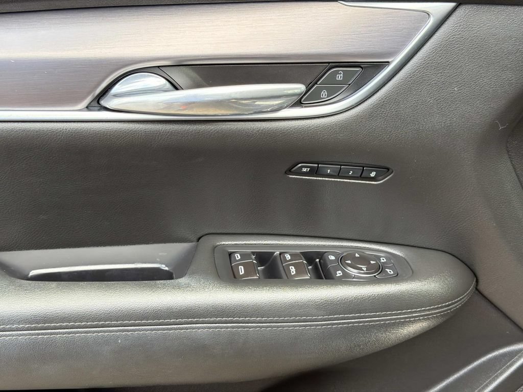 Used 2022 Cadillac XT6 Luxury FWD image 21