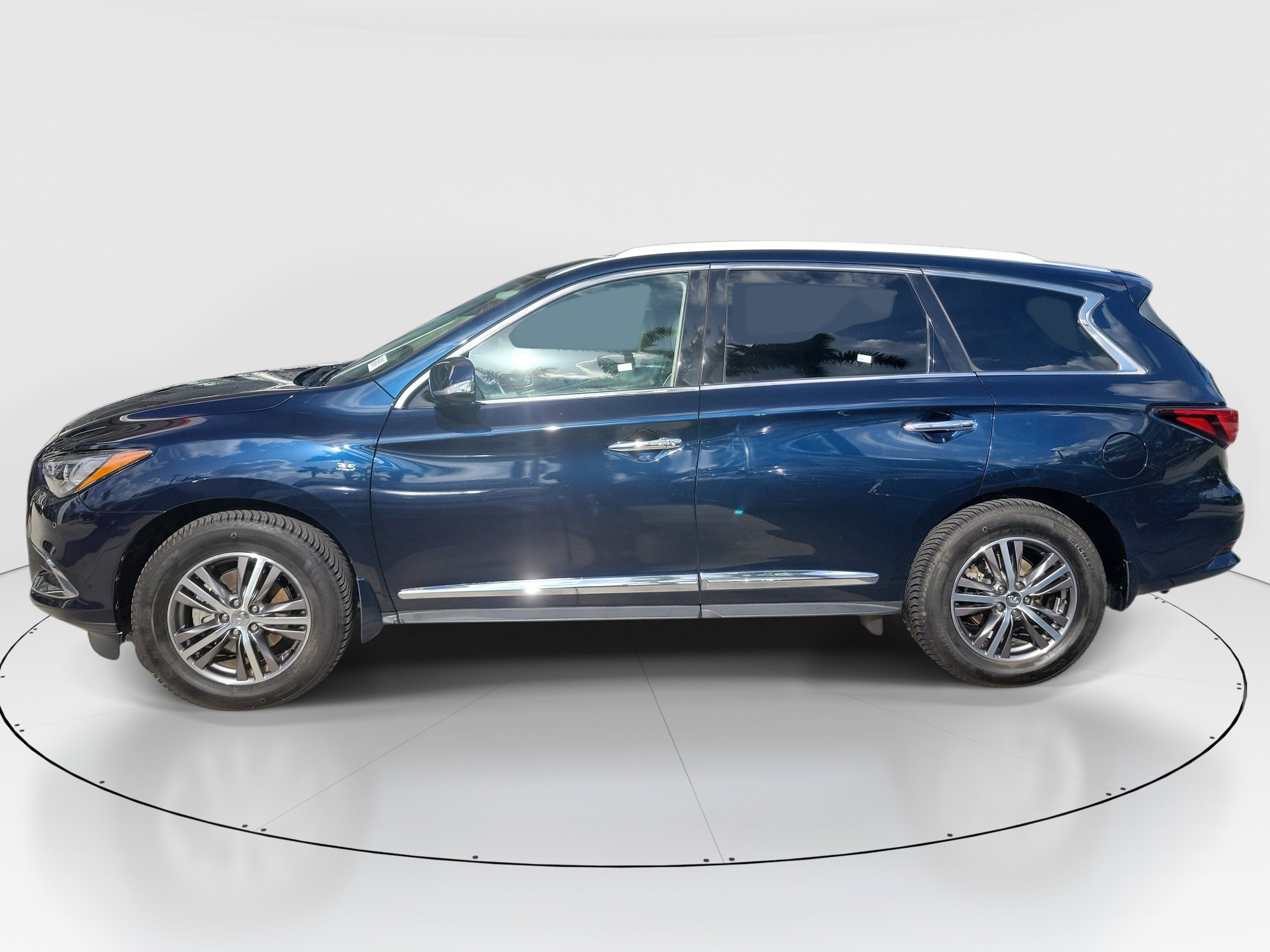 Used 2020 INFINITI QX60 Luxe w/ Essential Package FWD image 4