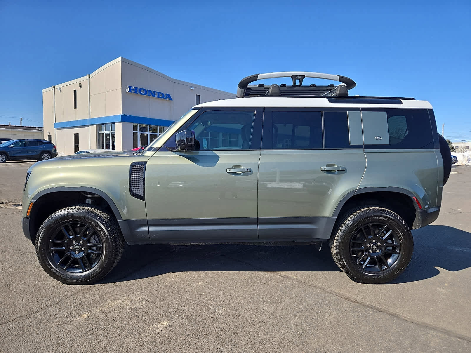 Used 2020 Land Rover Defender 110 HSE image 8