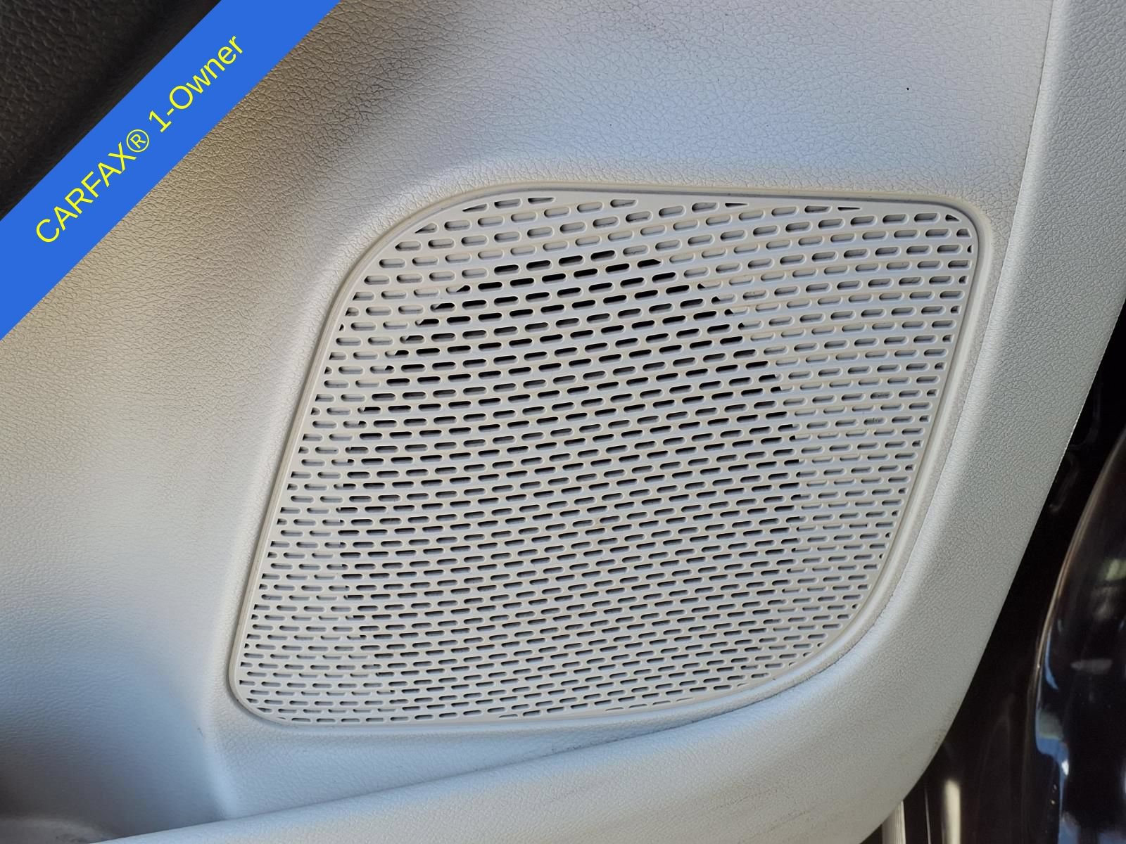 Used 2017 Chrysler Pacifica Premium FWD image 18