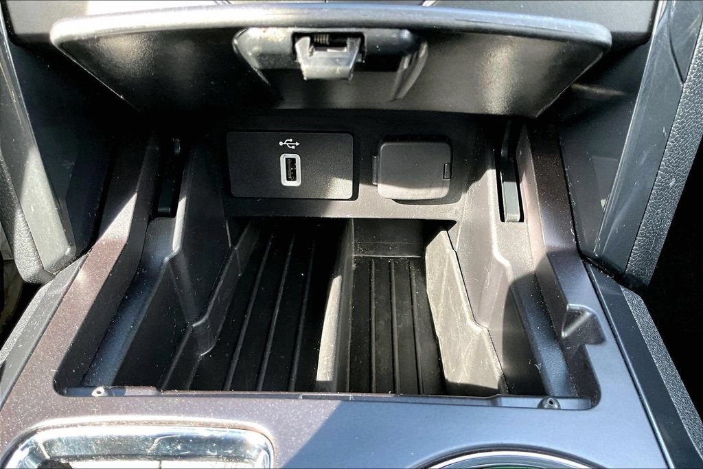 Used 2019 Ford Explorer XLT w/ Equipment Group 202A AWD/4WD image 28