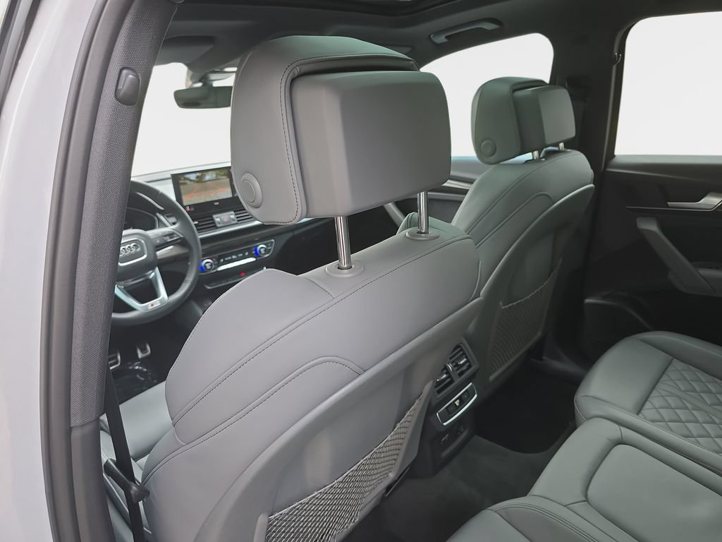 Certified 2025 Audi SQ5 Premium Plus w/ Premium Plus Package AWD/4WD image 10