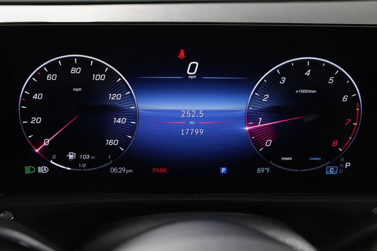 Used 2025 Mercedes-Benz CLA 250 4MATIC image 21