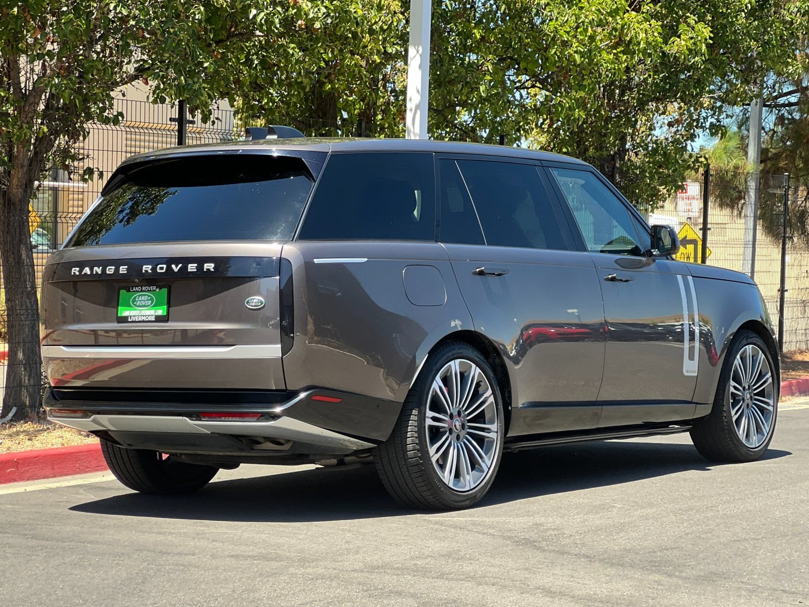 Used 2023 Land Rover Range Rover Long Wheelbase Autobiography AWD/4WD image 6