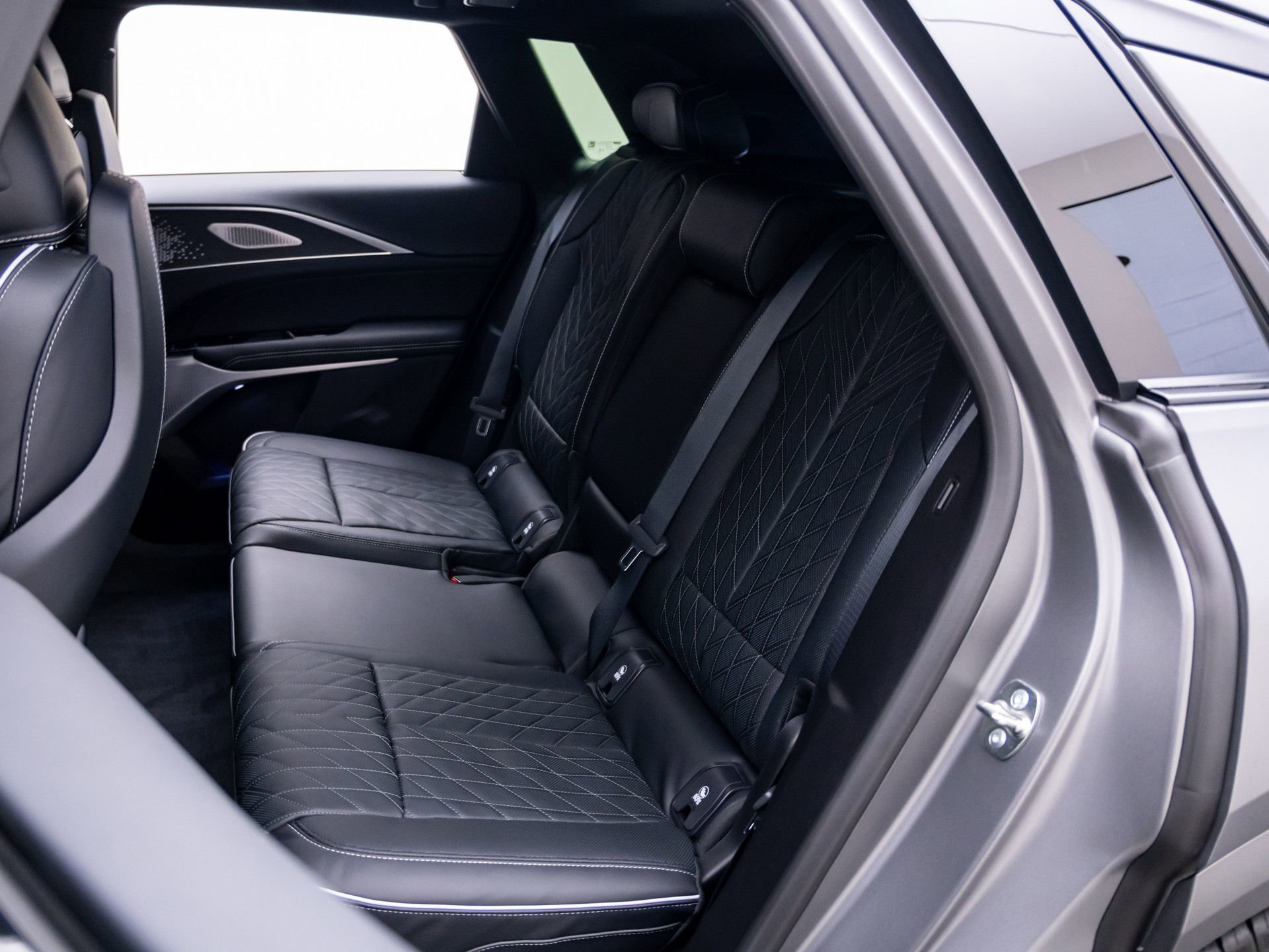 New 2026 Cadillac Lyriq V w/ LPO, Floor Liner Package AWD/4WD image 19