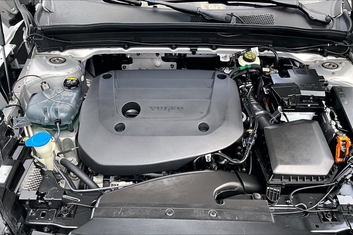 Used 2023 Volvo XC40 B4 Ultimate w/ Protection Package Premier FWD image 32