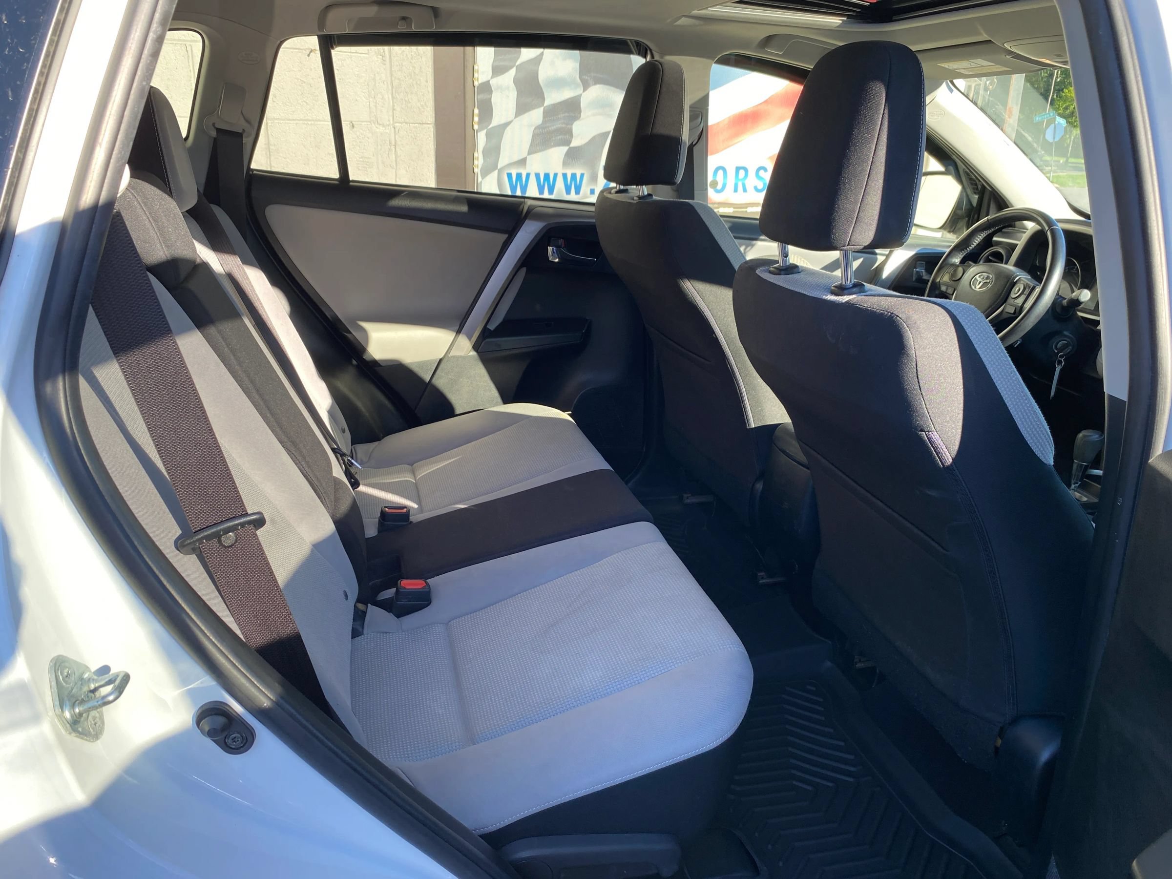 Used 2017 Toyota RAV4 XLE AWD/4WD image 12