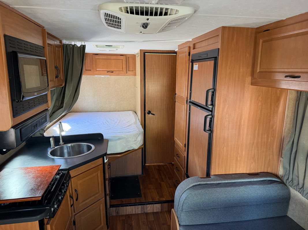 Used 2015 Ford E-350 and Econoline 350 Super Duty RWD image 19