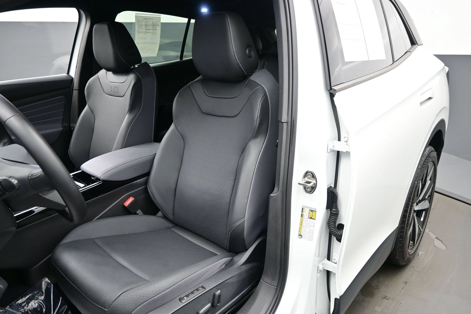 Used 2024 Volkswagen ID.4 Pro S AWD/4WD image 12