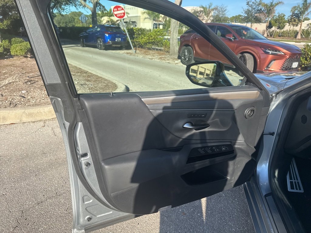 Used 2023 Lexus ES 300h F Sport image 14