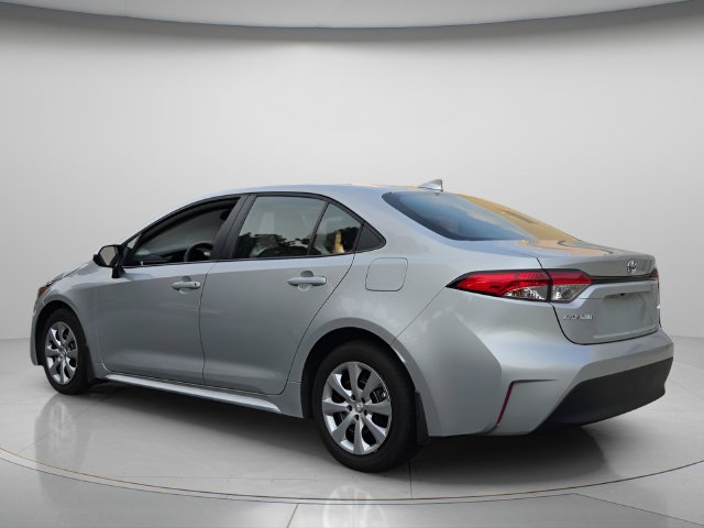 Used 2026 Toyota Corolla LE FWD image 6