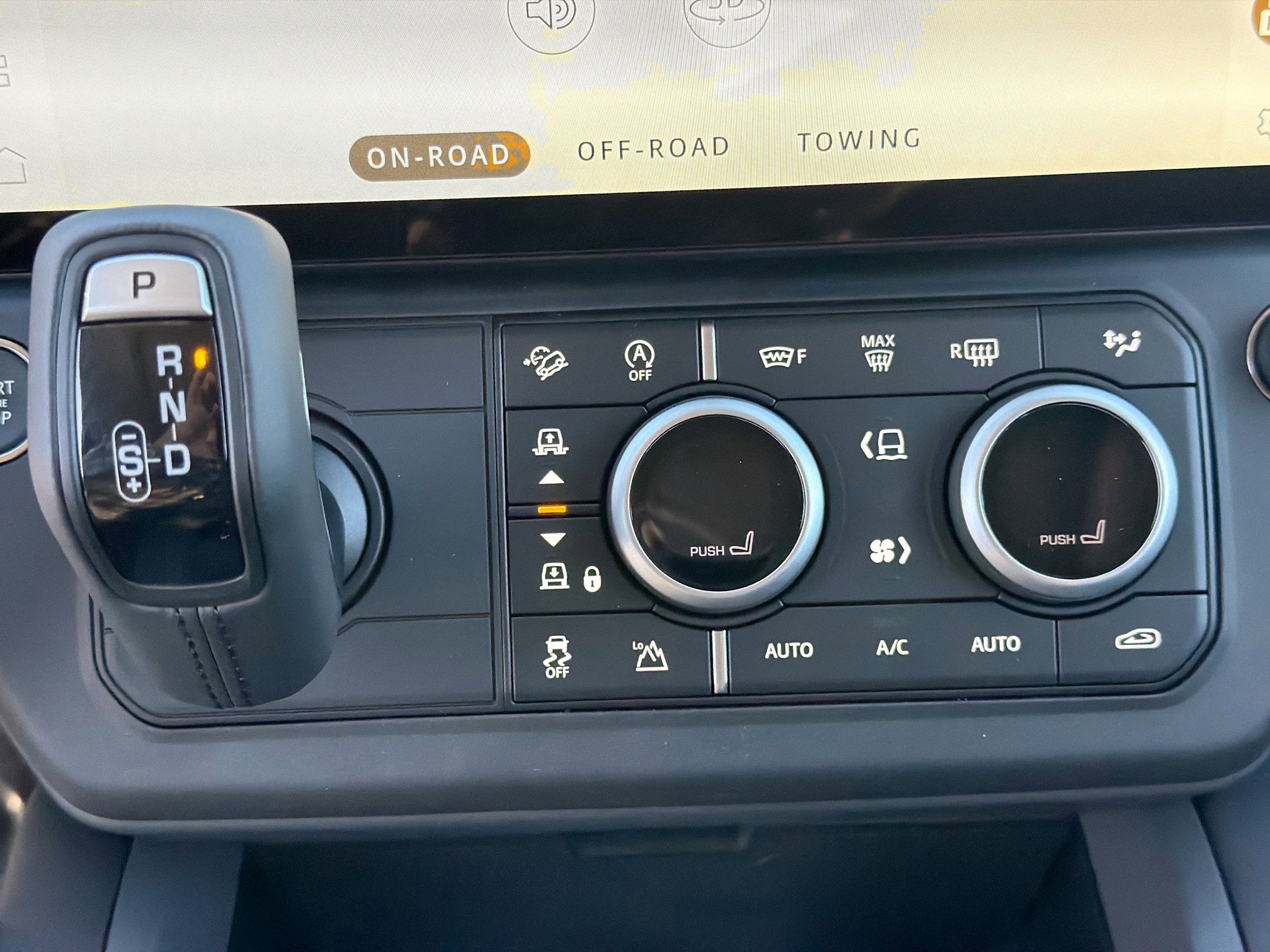 New 2026 Land Rover Defender 110 S image 34