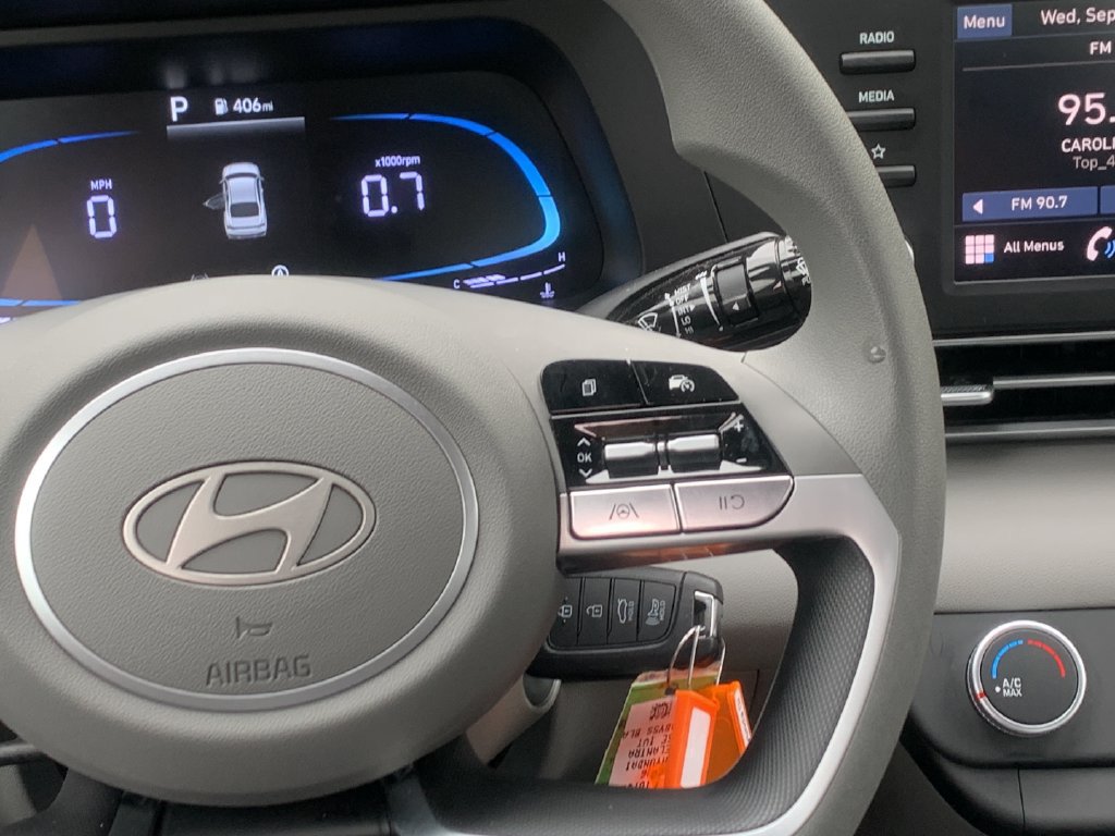 Certified 2026 Hyundai Elantra SE w/ Cargo Package FWD image 23