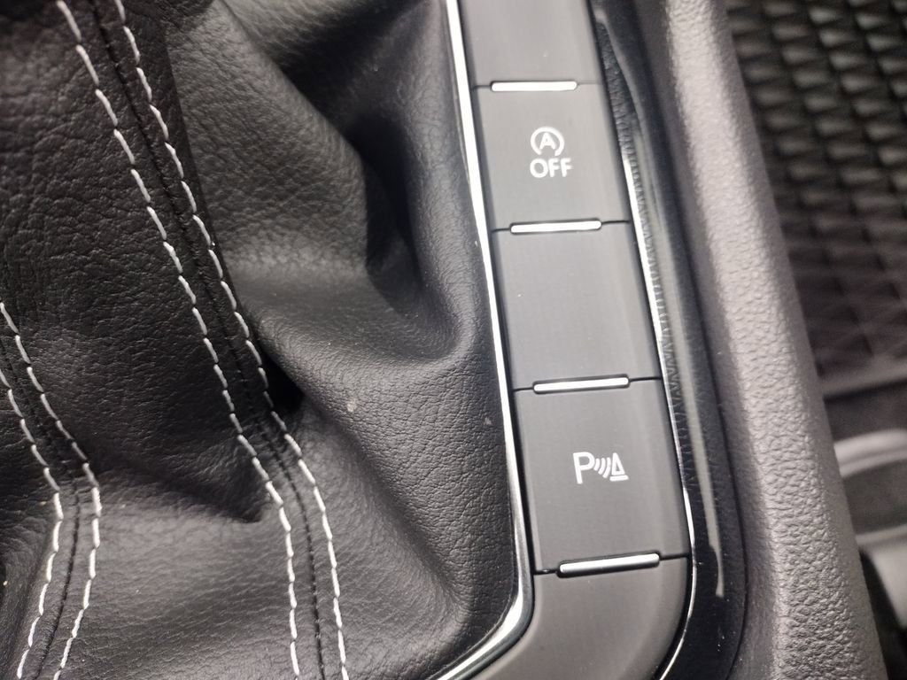 New 2025 Volkswagen Taos SE image 30