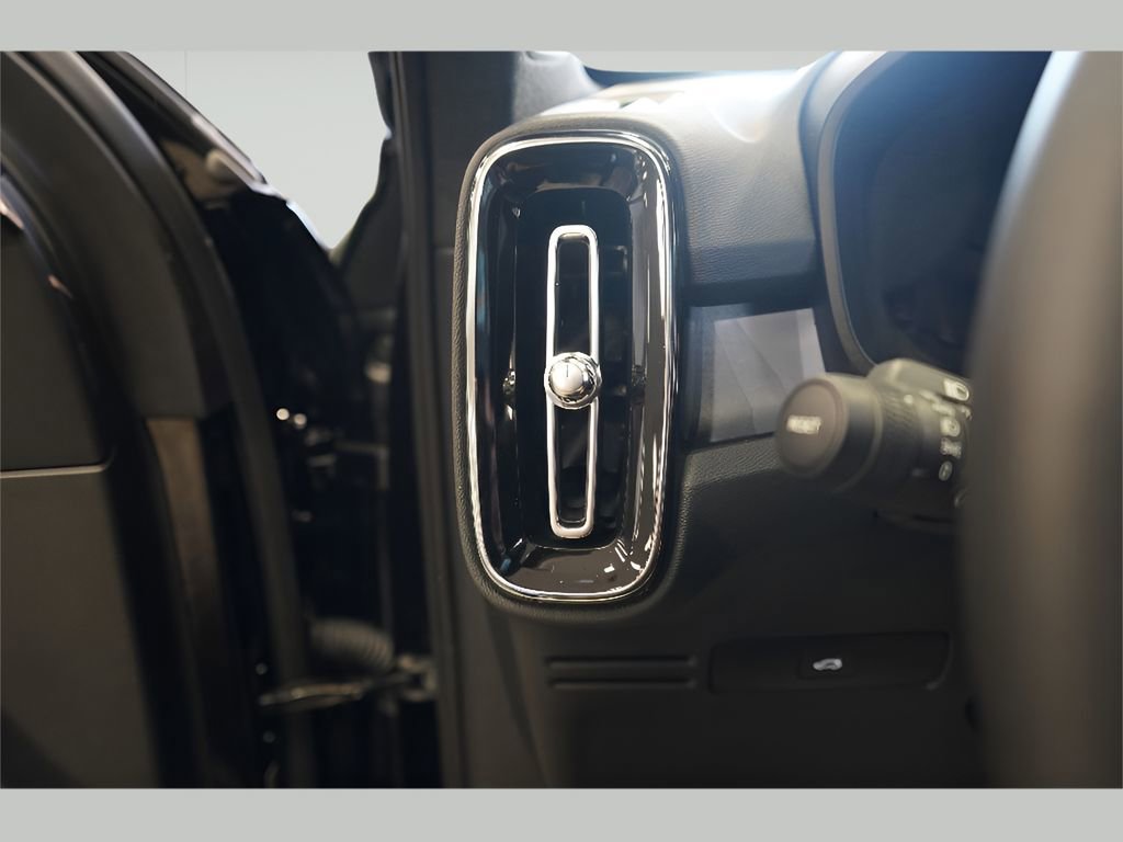 New 2025 Volvo EX40 Core w/ Climate Package image 10