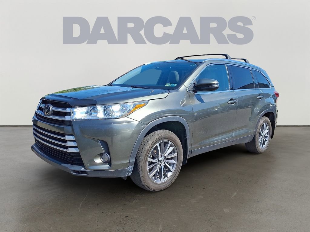 Used 2019 Toyota Highlander XLE AWD/4WD image 3