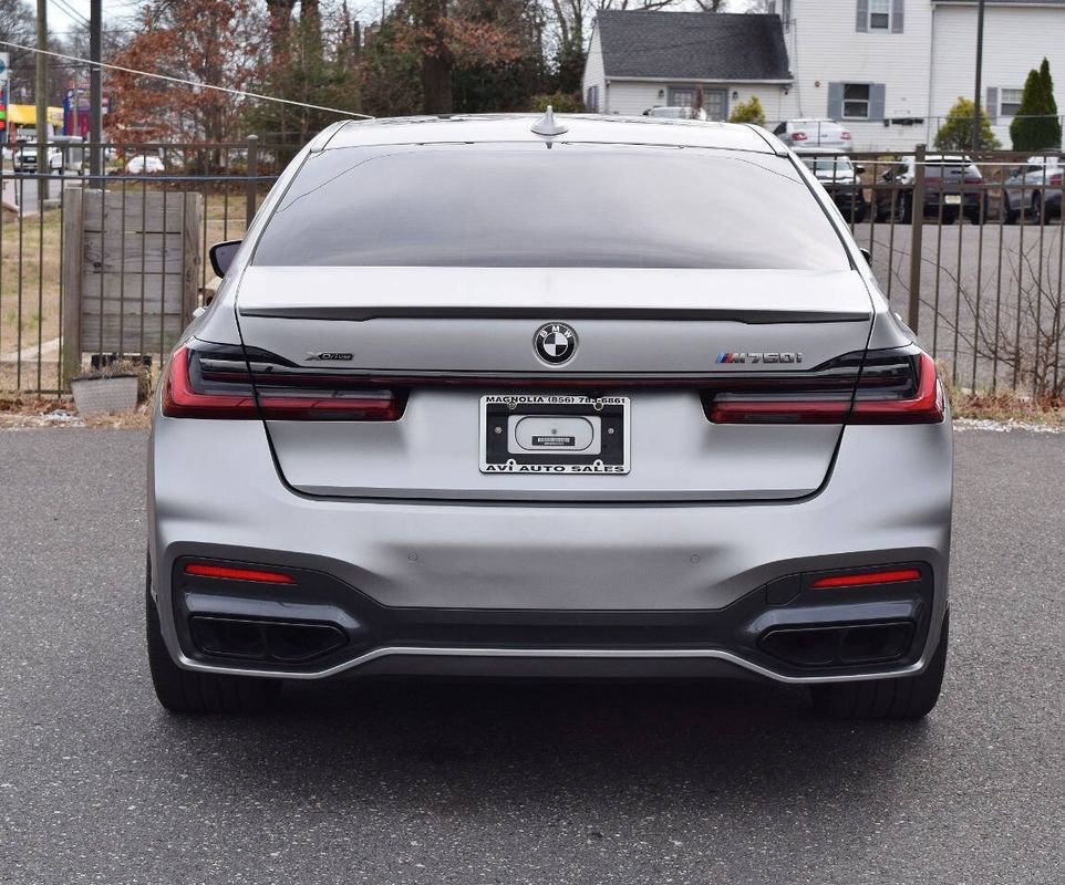 Used 2022 BMW M760i xDrive w/ Luxury Rear Seating Package image 12