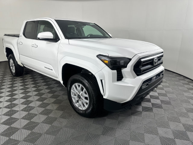 Used 2025 Toyota Tacoma SR5 AWD/4WD image 2