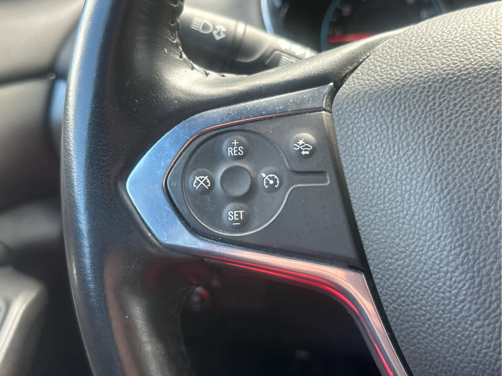 Used 2022 Chevrolet Traverse LT image 29