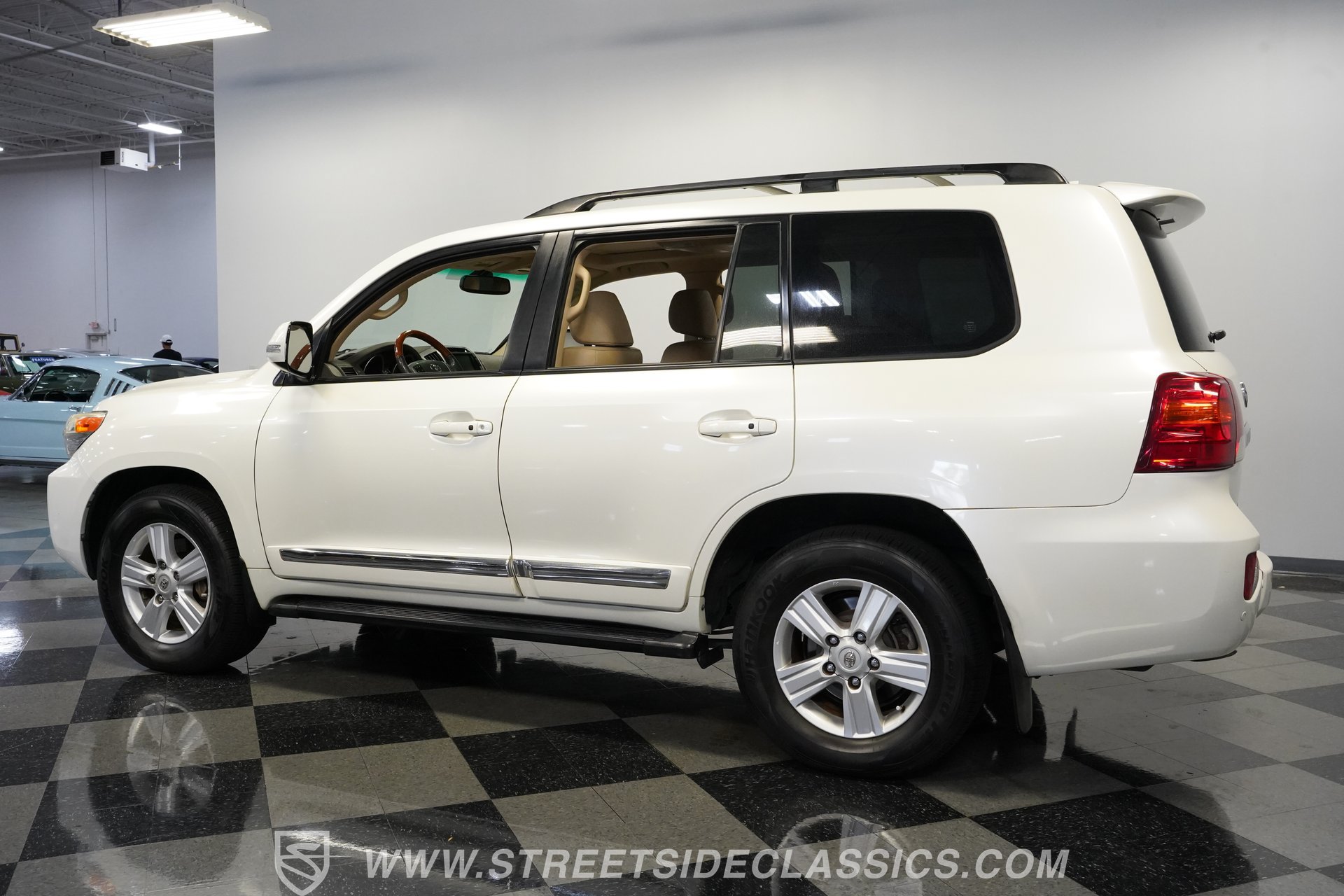 Used 2013 Toyota Land Cruiser AWD/4WD image 9