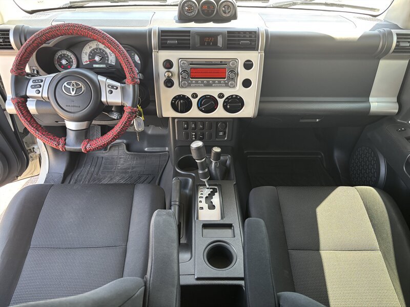 Used 2014 Toyota FJ Cruiser 4WD w/ Upgrade Package image 32