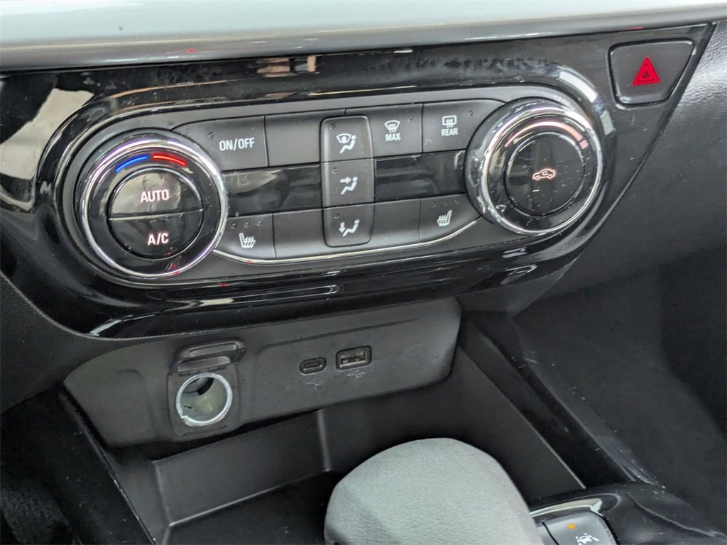 Used 2025 Chevrolet Trax LT w/ LT Convenience Package image 22