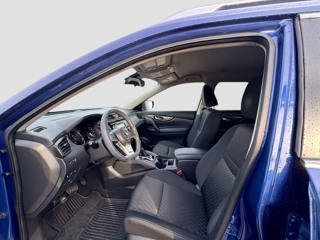 Used 2020 Nissan Rogue SV image 18