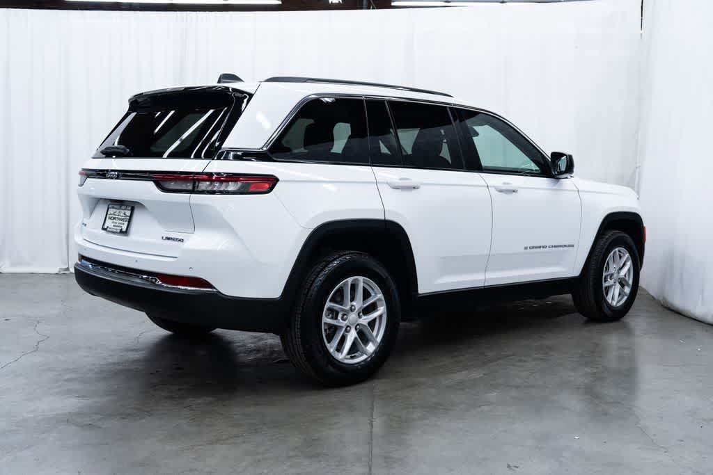 Used 2023 Jeep Grand Cherokee Laredo X AWD/4WD image 6