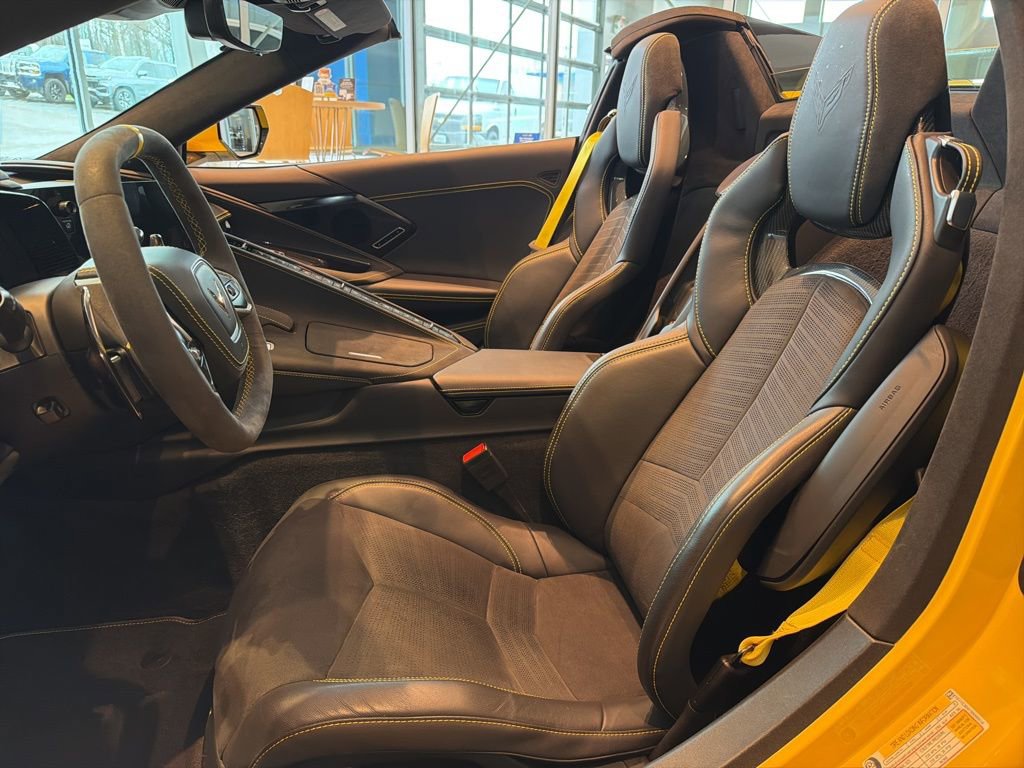Used 2025 Chevrolet Corvette Stingray Premium Conv RWD image 9