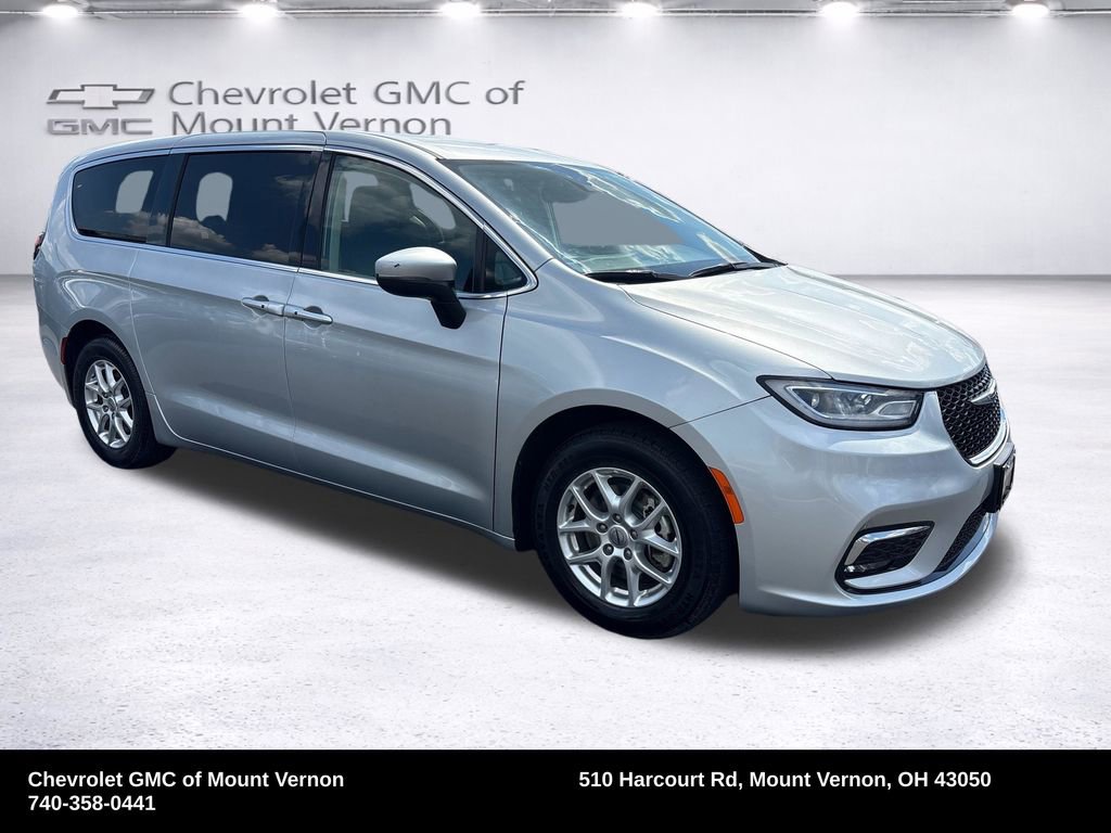 Used 2023 Chrysler Pacifica Touring-L FWD image 17