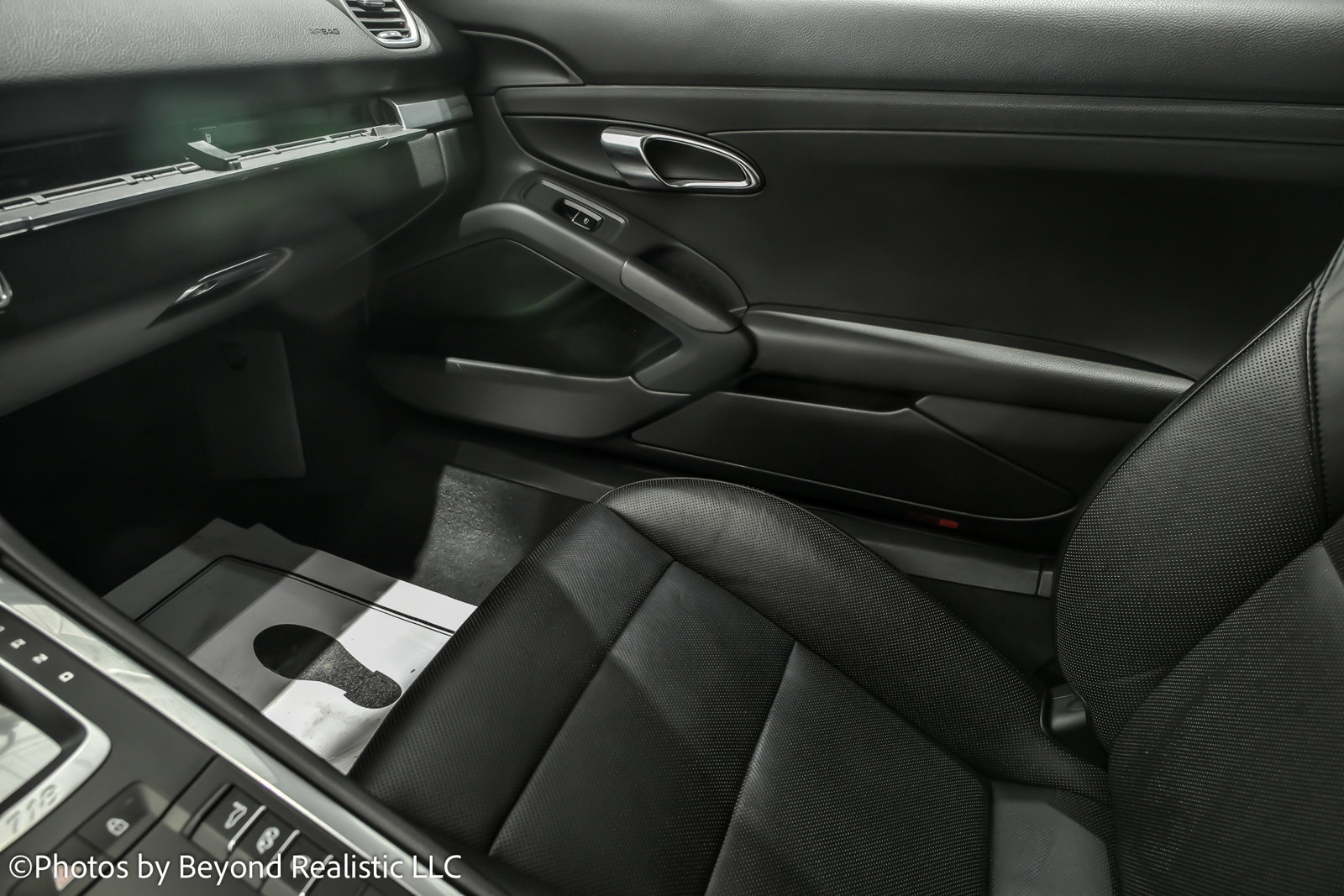 Used 2023 Porsche 718 Cayman T w/ Sport Chrono Package image 40