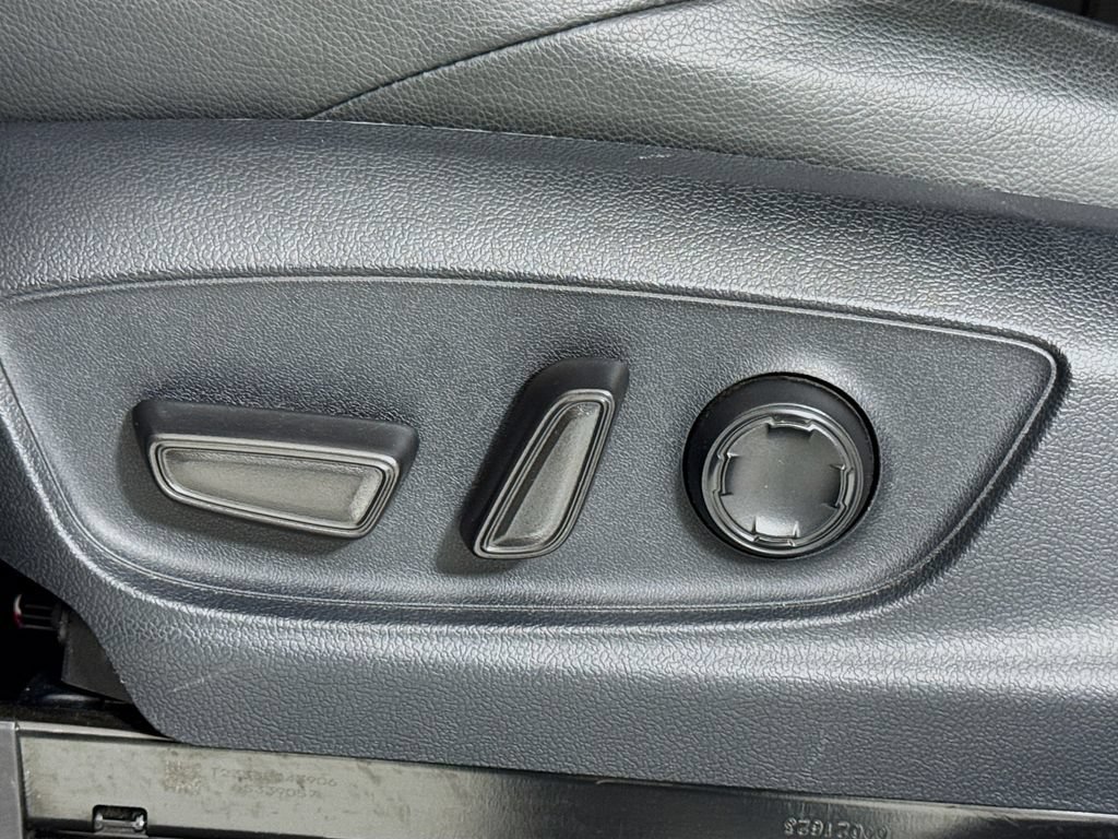 Used 2024 Toyota Tacoma Limited w/ Limited Package (LT) AWD/4WD image 19