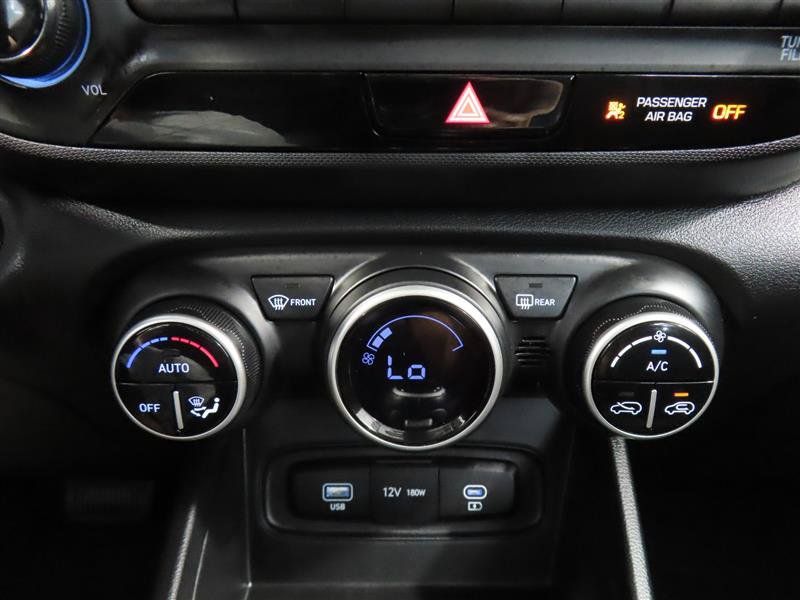 Used 2025 Hyundai Venue SEL FWD image 25