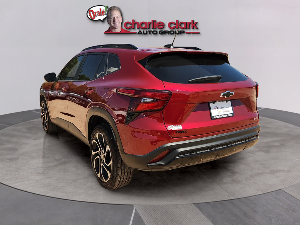 Used 2025 Chevrolet Trax RS w/ Driver Confidence Package FWD image 3