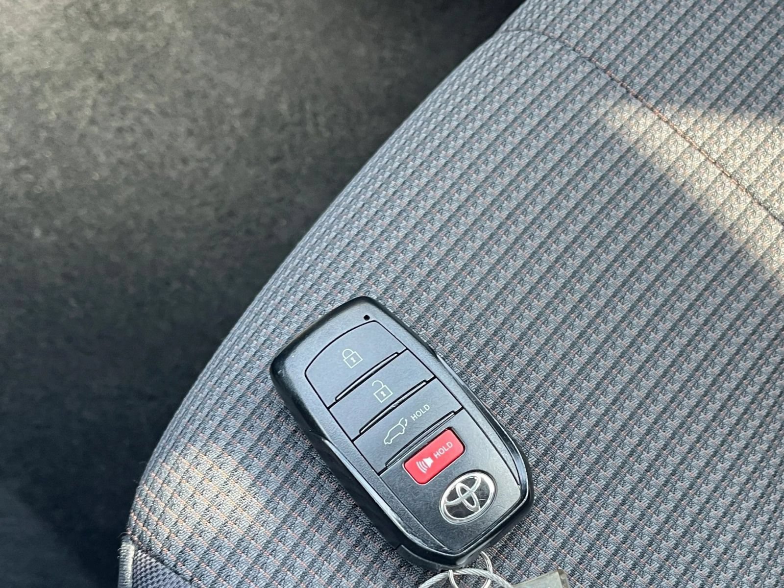Used 2025 Toyota Highlander LE FWD image 22