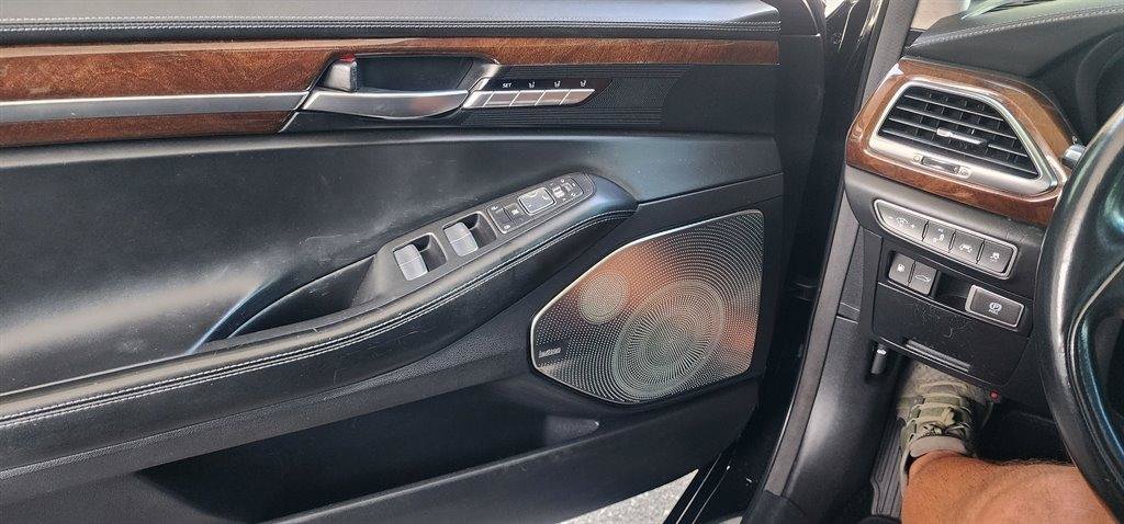 Used 2018 Genesis G90 5.0 Ultimate RWD image 37