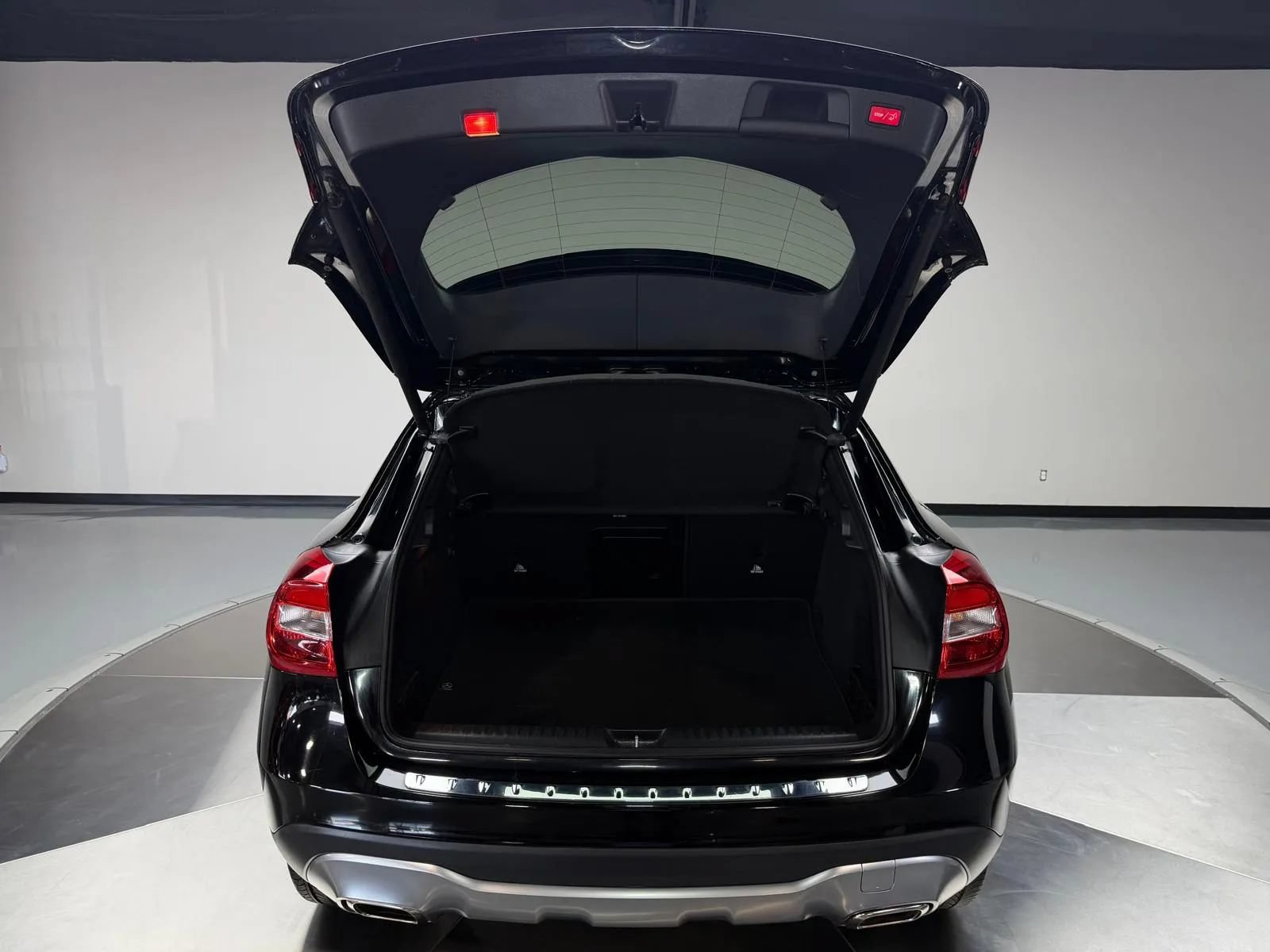 Used 2018 Mercedes-Benz GLA 250 w/ Multimedia Package image 12