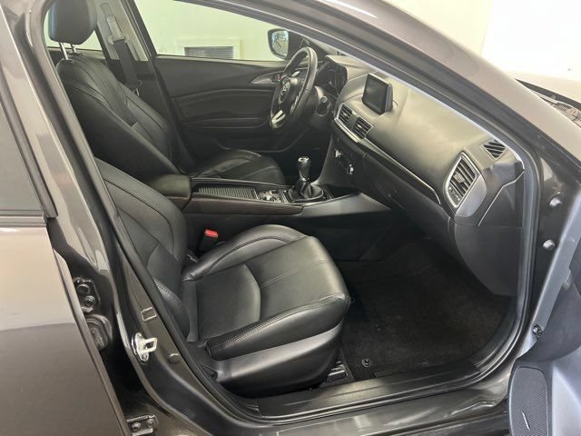 Used 2018 MAZDA MAZDA3 Grand Touring w/ Premium Equipment Package FWD image 10