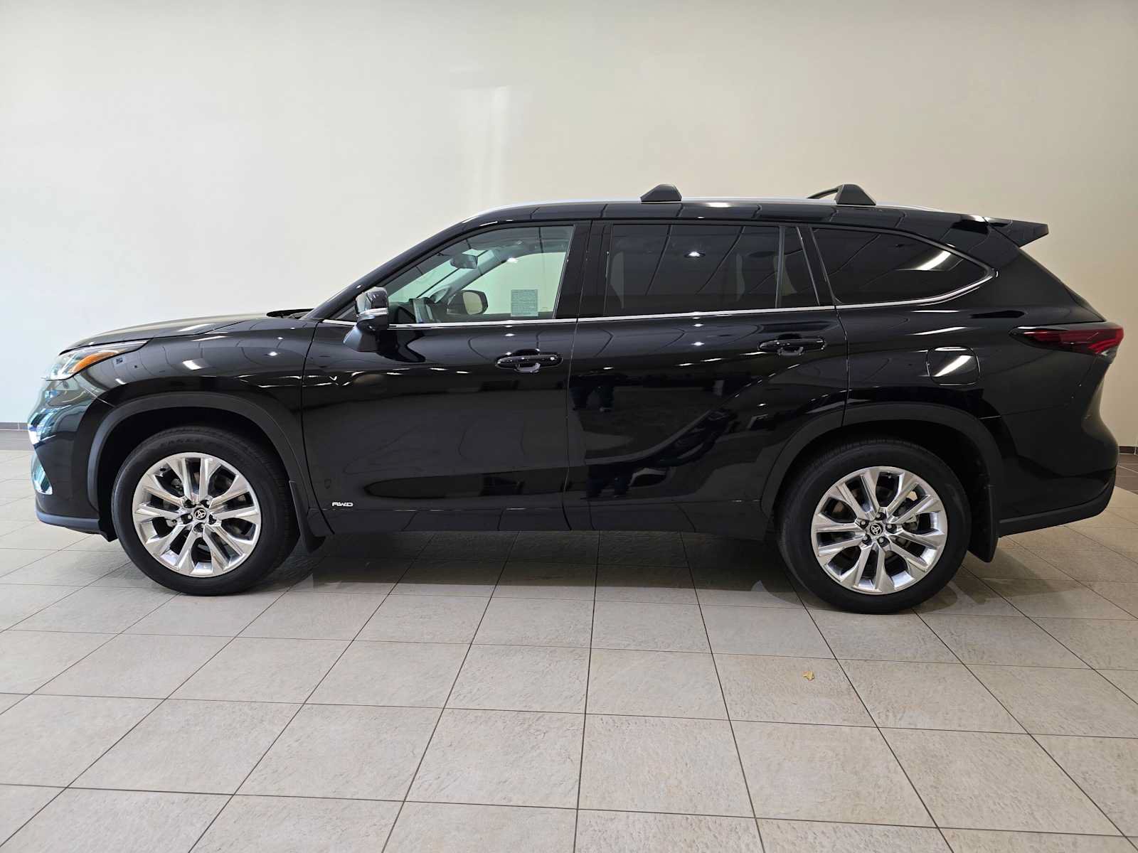 Certified 2026 Toyota Highlander Limited AWD/4WD image 3