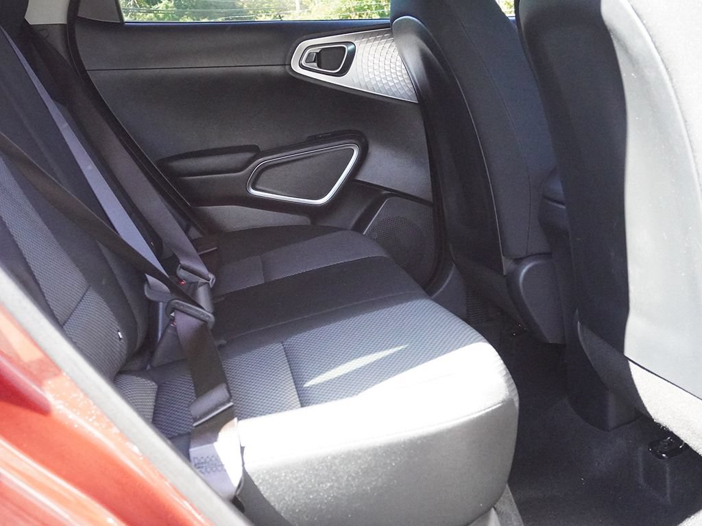 Used 2025 Kia Soul LX w/ LX Technology Package FWD image 30