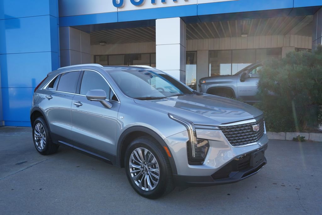 Used 2025 Cadillac XT4 Premium Luxury AWD/4WD image 2