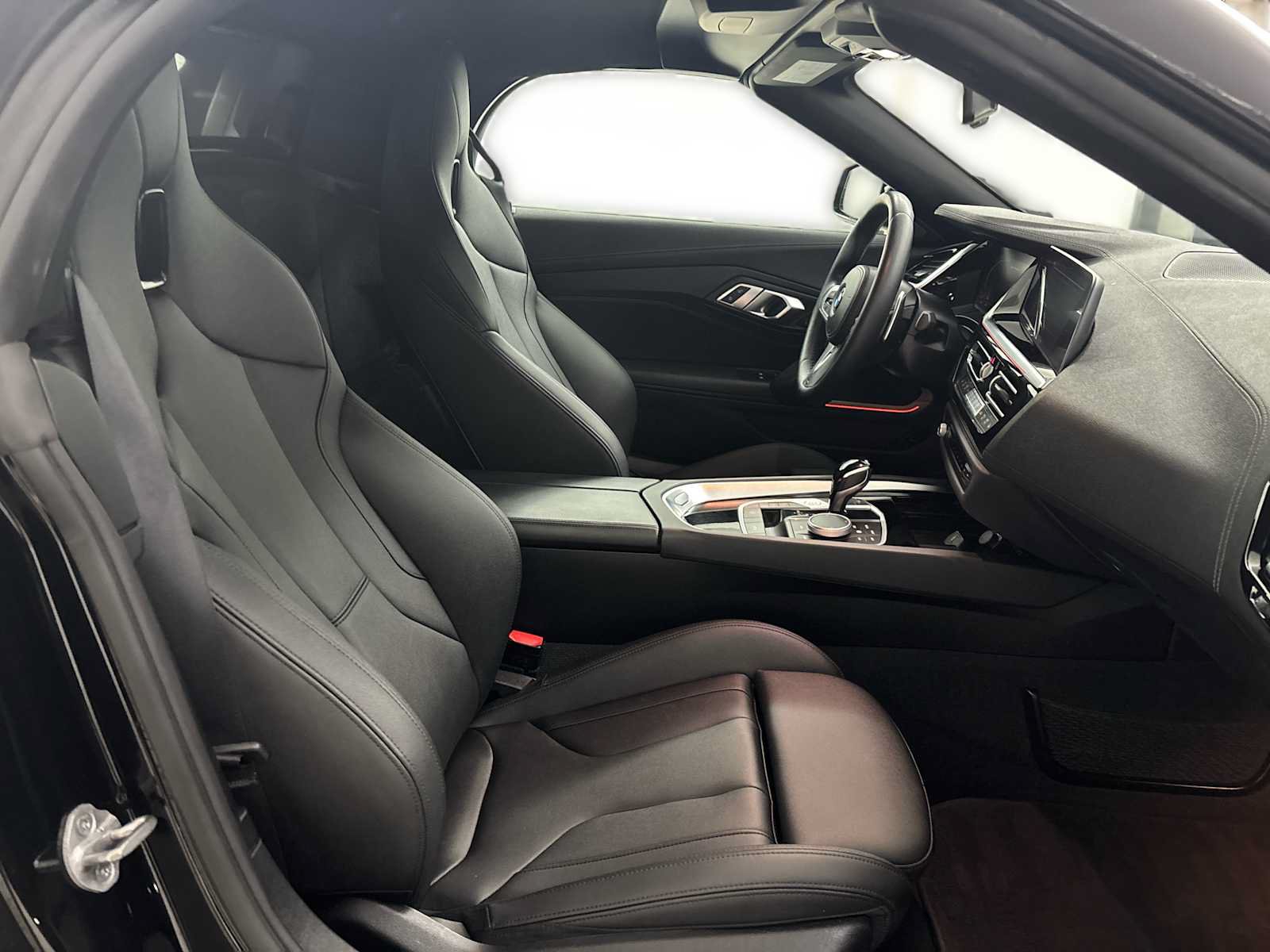 Used 2023 BMW Z4 M40i w/ Driving Assistance Package RWD image 24