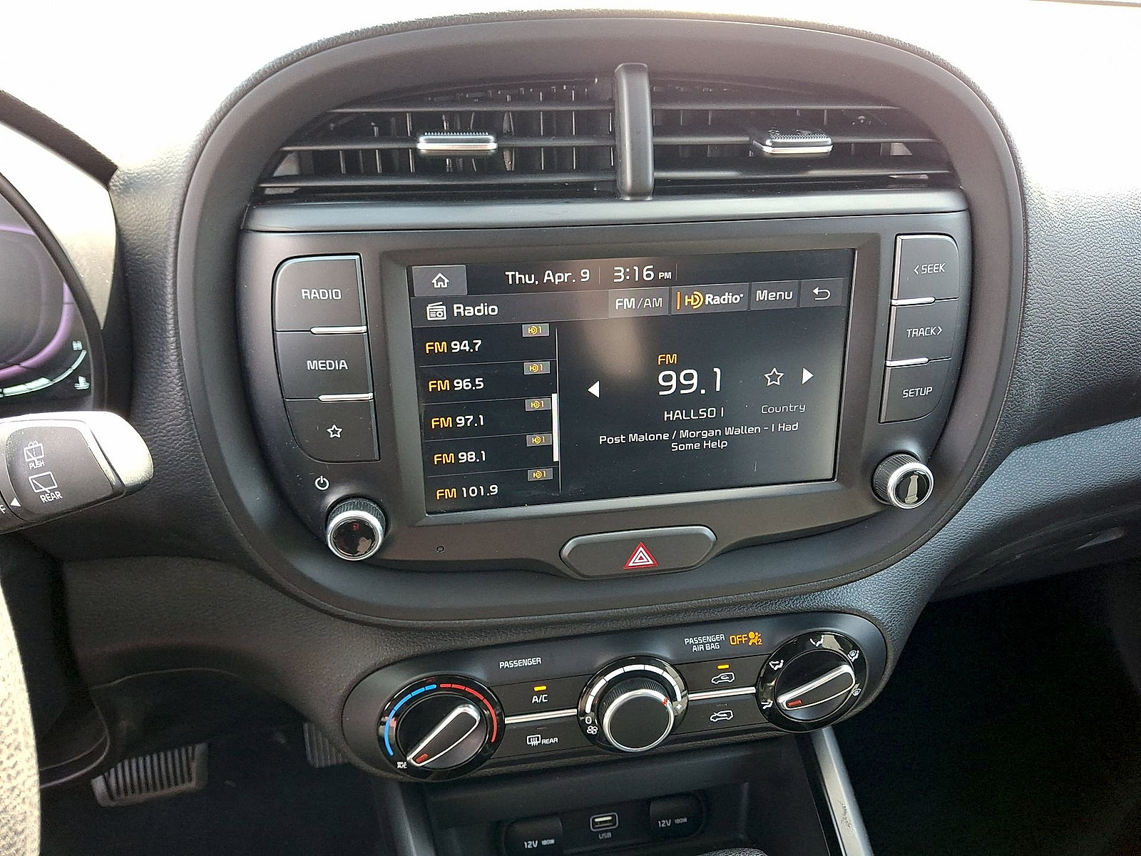Used 2023 Kia Soul LX w/ LX Technology Package FWD image 14